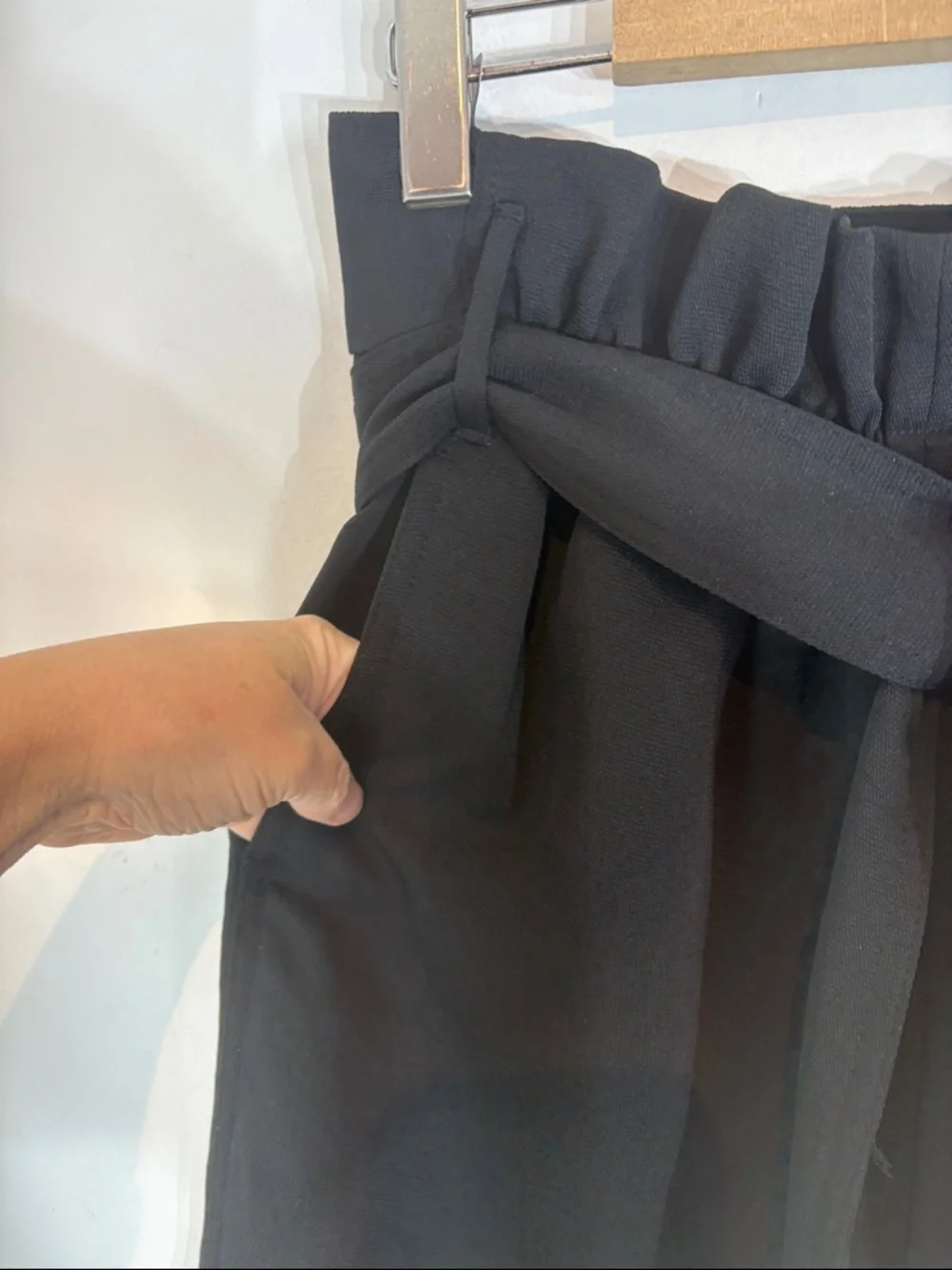 Aritzia Wilfred Paperbag Waist Wide Leg Cropped Pants Black Tie Waist Size 8 - Picture 10 of 12